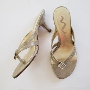 Nina Metallic Gold Thong Heel Sandals 6 M